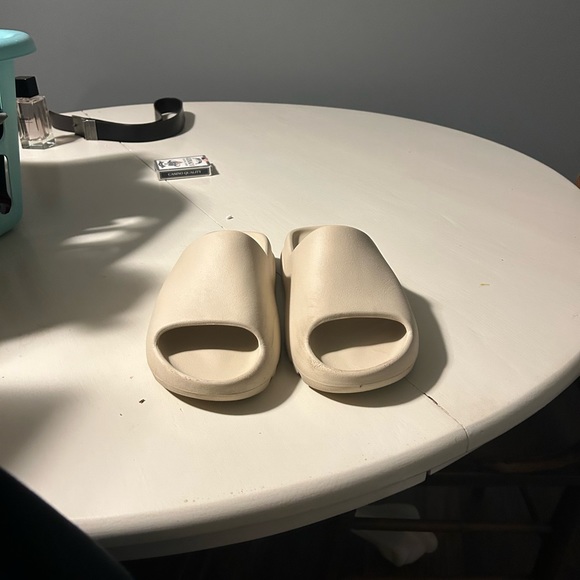 Size 11 Yeezy slides bone